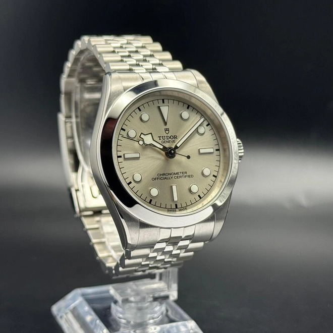 Black Bay One 39 -0576 Black Bay One 39 -0576